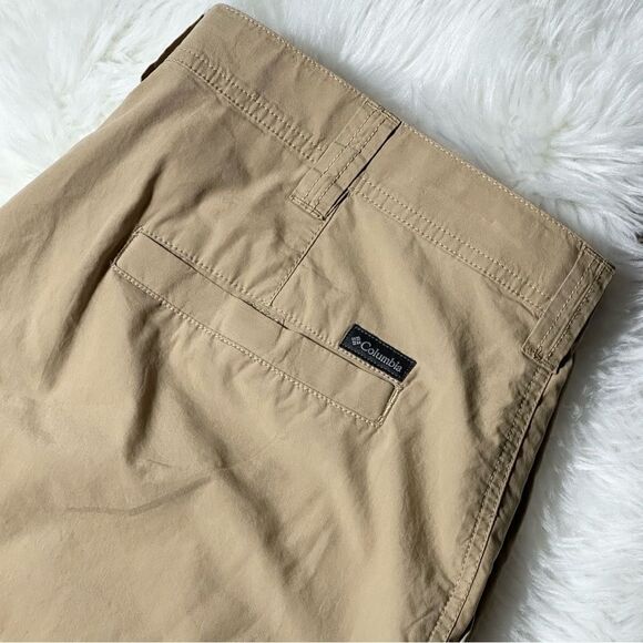 Columbia Tan Shorts - Picture 5 of 10